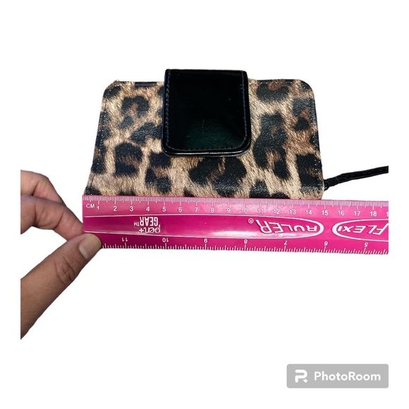 •Leopard Print Wallet - Picture 4 of 5